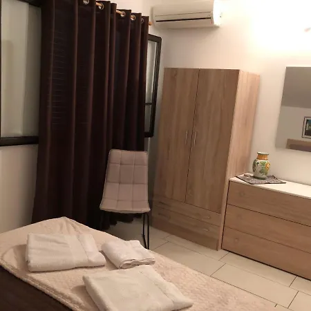 Royal Bay Apartment *